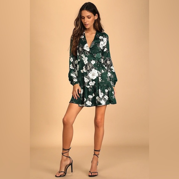 NWT Lulus So Splendid Dark Green Floral Satin Long Sleeve Wrap Dress - Picture 1 of 6